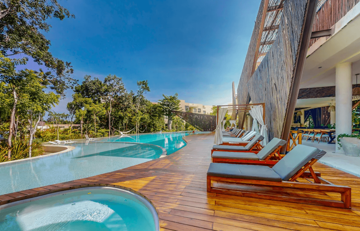 Wohnung im 2. Stock in der Nähe von Centro/Aldea Zama mit privatem Balkon und Zugang zum Pool - Außenbereich