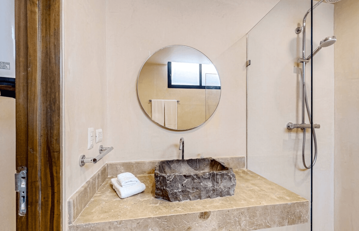 Wohnung im 2. Stock in der Nähe von Centro/Aldea Zama mit privatem Balkon und Zugang zum Pool - Badezimmer