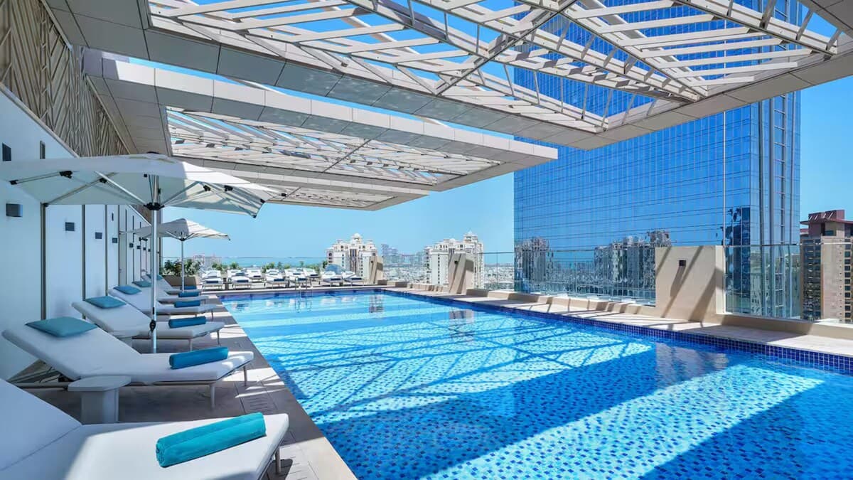 Ikonische Palm Jumeirah Superior 1-Schlafzimmer-Wohnung - Pool