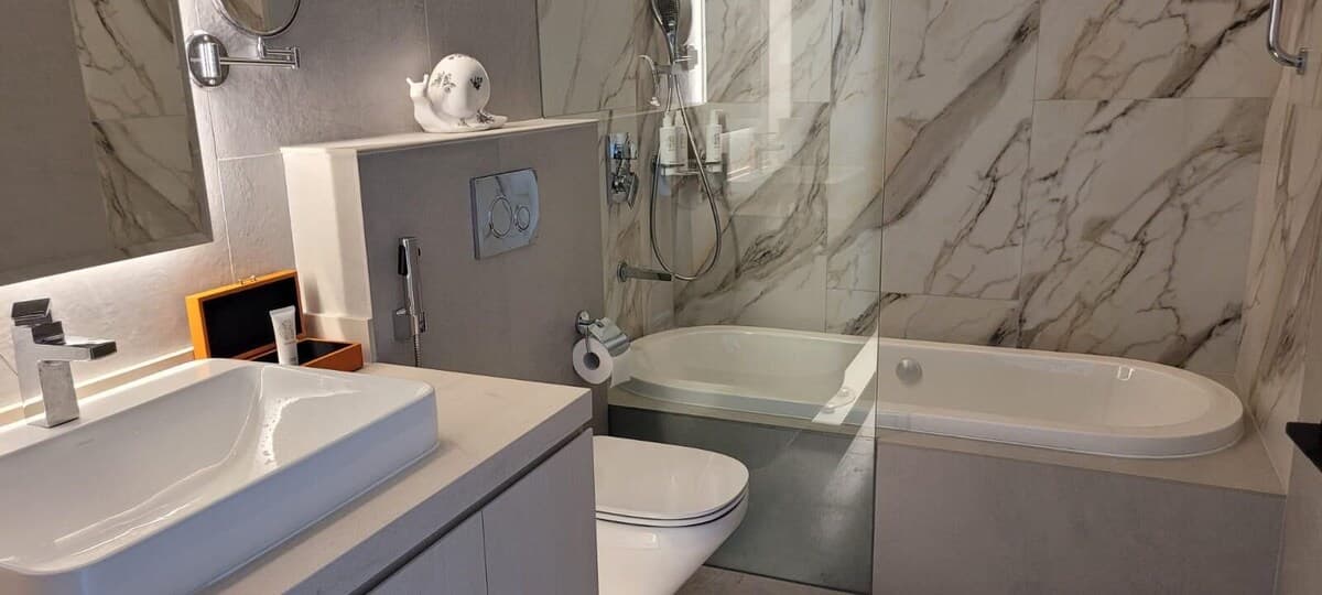 Marina Gem: Chic & gemütlich, Balkon, 10min zum Strand - Badezimmer