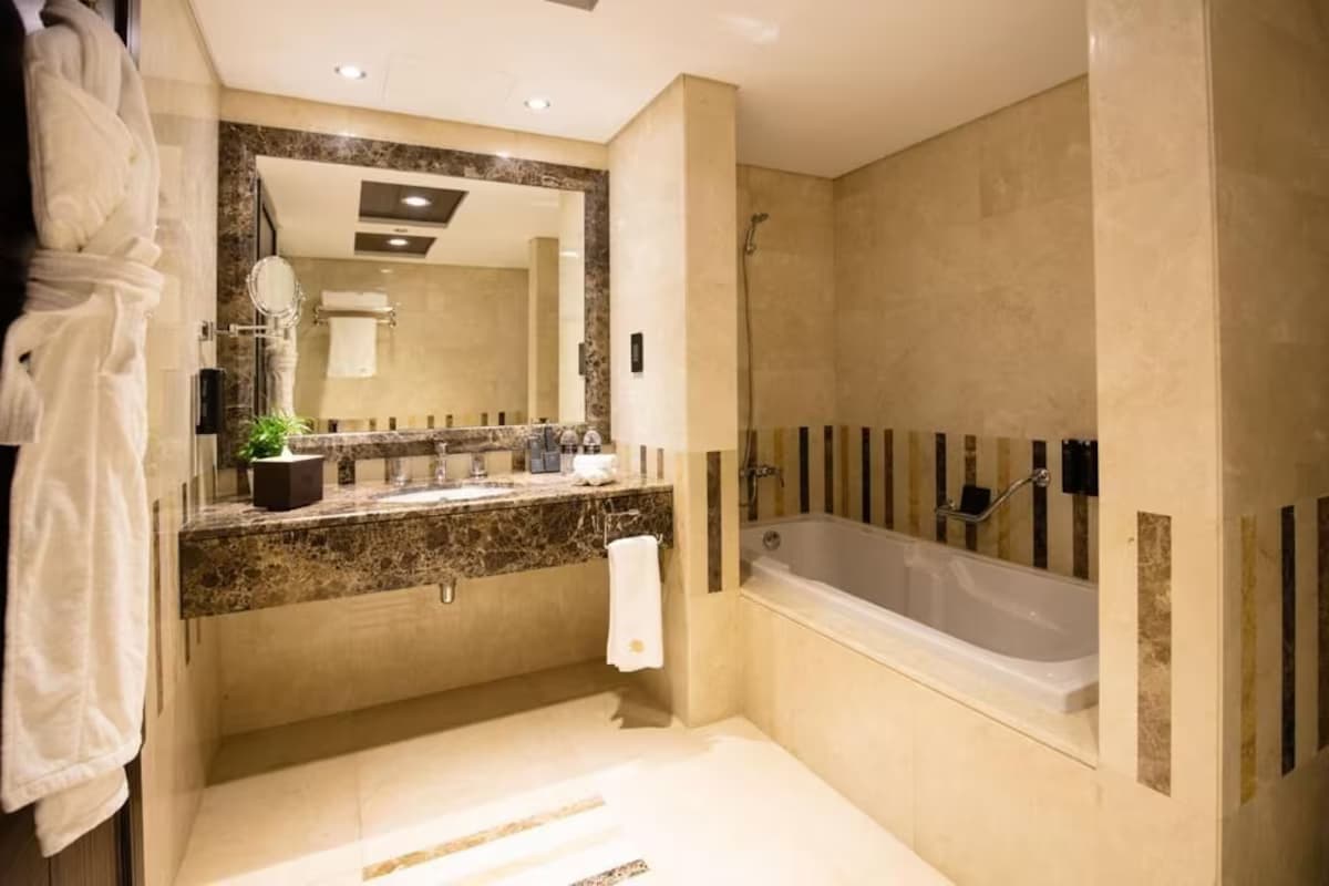 Luxuriöse Royal Suite in der Nähe des Electra Pak Abu Dhabi - Badezimmer