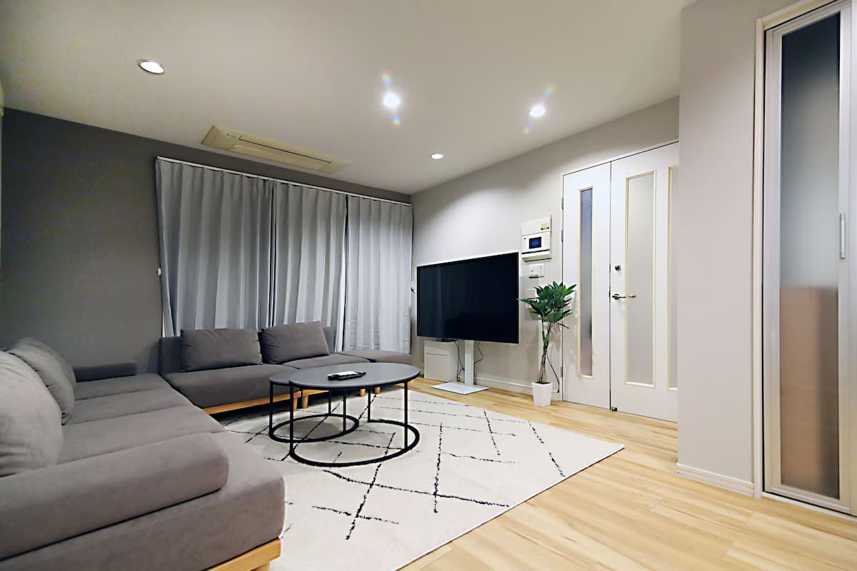 Luxury residence is located in Shin-Okubo, Shinjuku-ku. - Wohnbereich