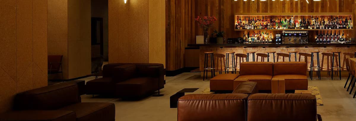 Hipes Zimmer in einem künstlerischen Hotel in Shibuya - Gastronomie