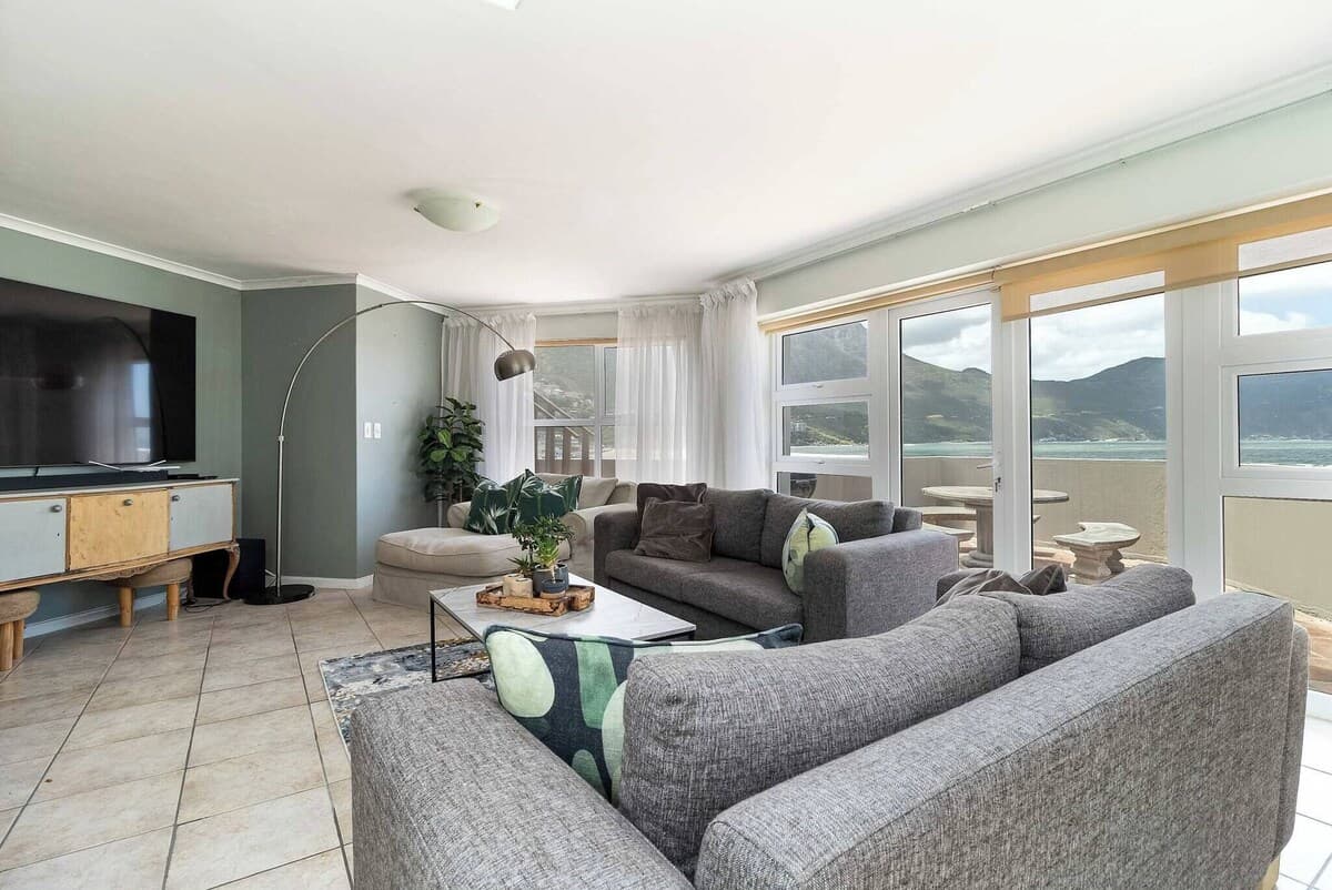 Beachfront Villa Sea Breeze, Hout Bay, Cape Town - Wohnbereich