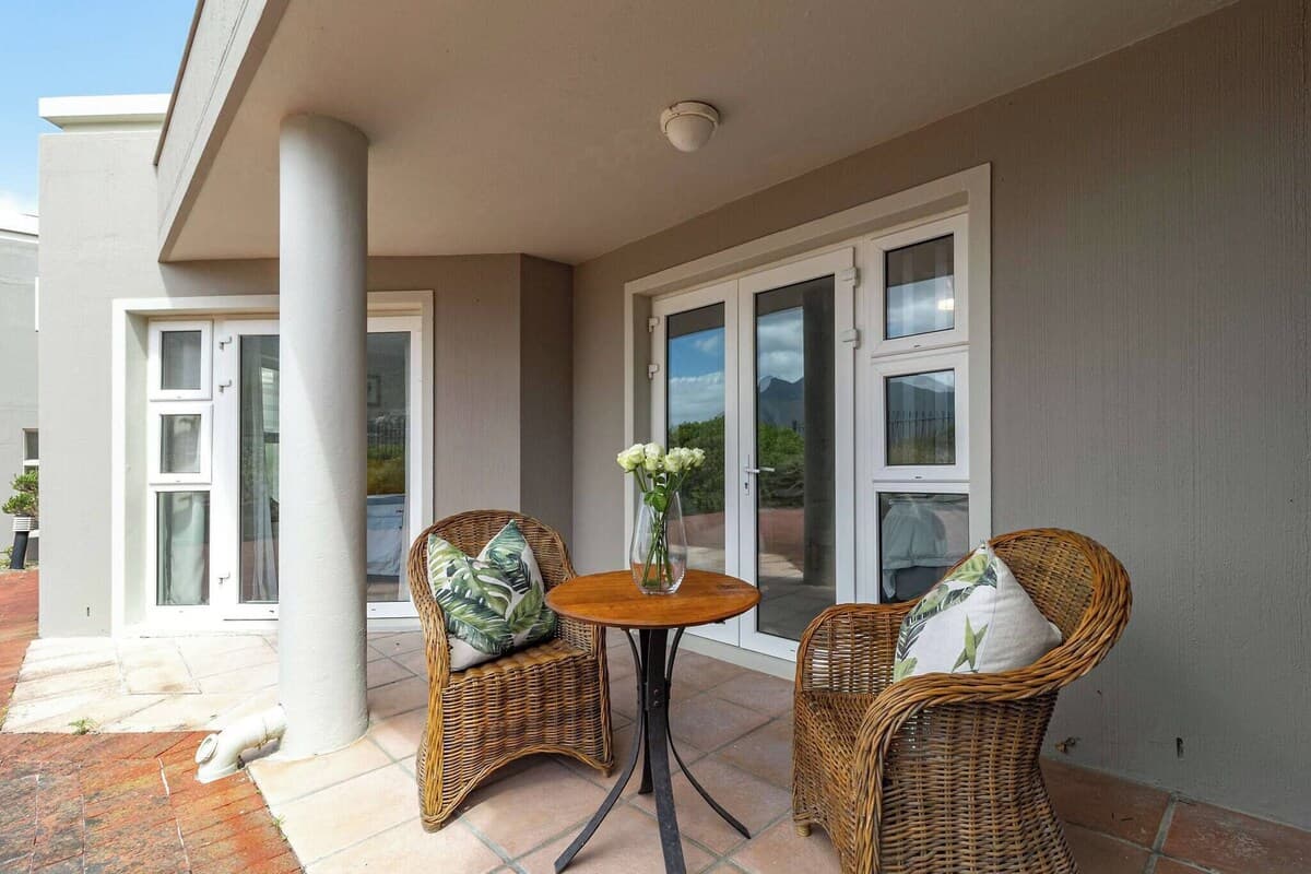 Beachfront Villa Sea Breeze, Hout Bay, Cape Town - Speisen im Freien