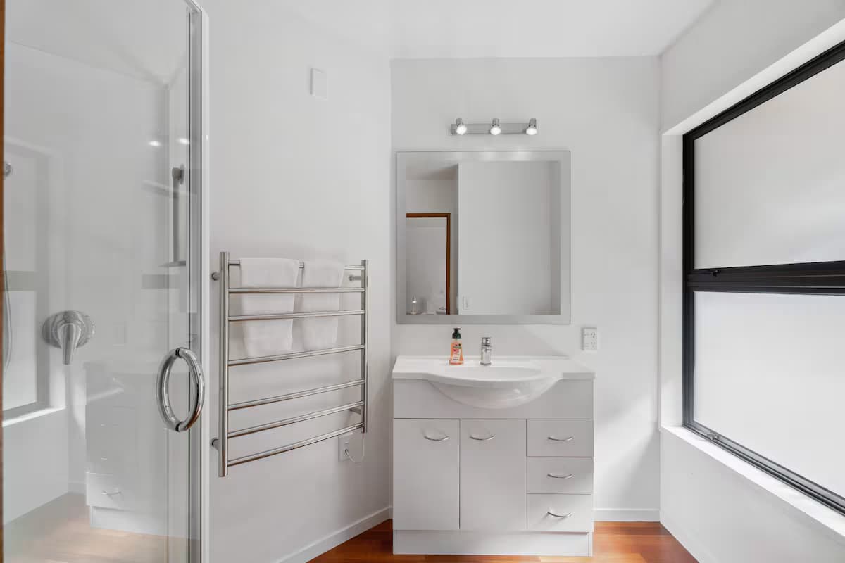 Fabelhaftes Haus mit Blick auf den See, alle neuen Möbel! - Badezimmer