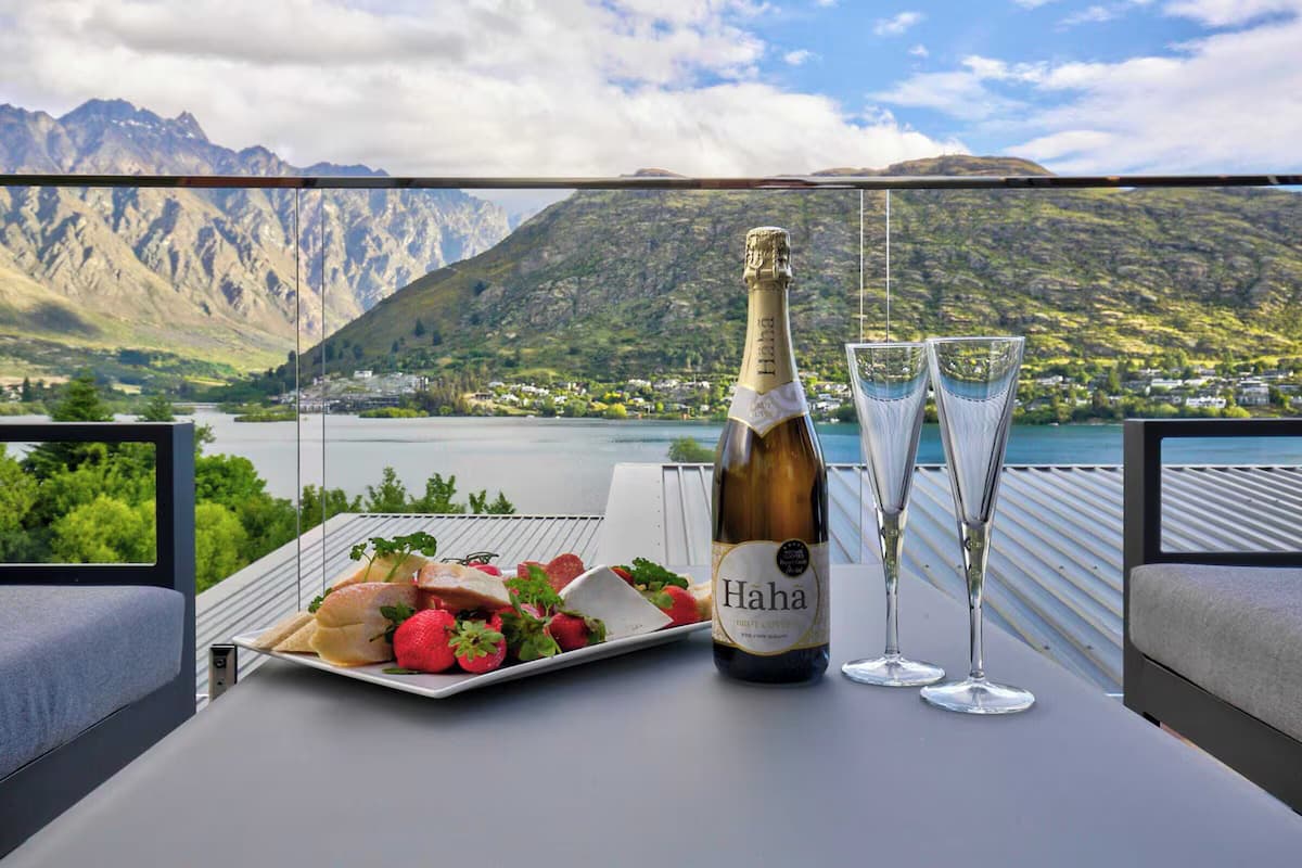 Wunderschönes & modernes Haus mit fantastischem Seeblick! - Speisen im Freien
