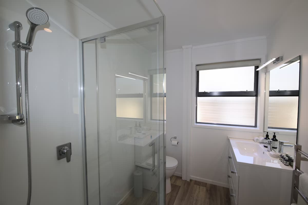 Tui Brand New Lakefront Unterkunft Ganzes Haus - Badezimmer