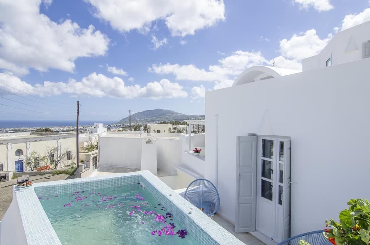 Geräumige Villa mit 3 Schlafzimmern, Whirlpool im Freien und Meerblick im Herzen der Insel - Außenbereich
