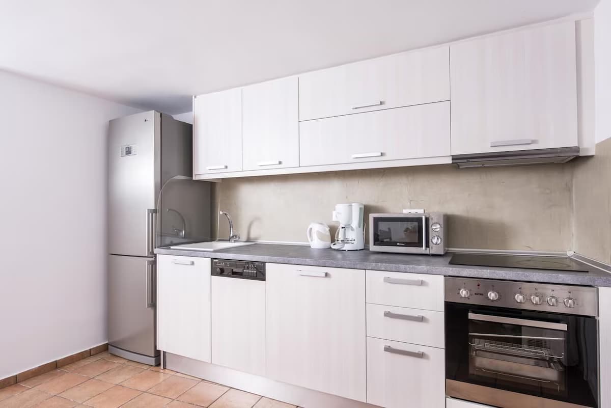 Geräumige Villa mit 3 Schlafzimmern, Whirlpool im Freien und Meerblick im Herzen der Insel - Küche