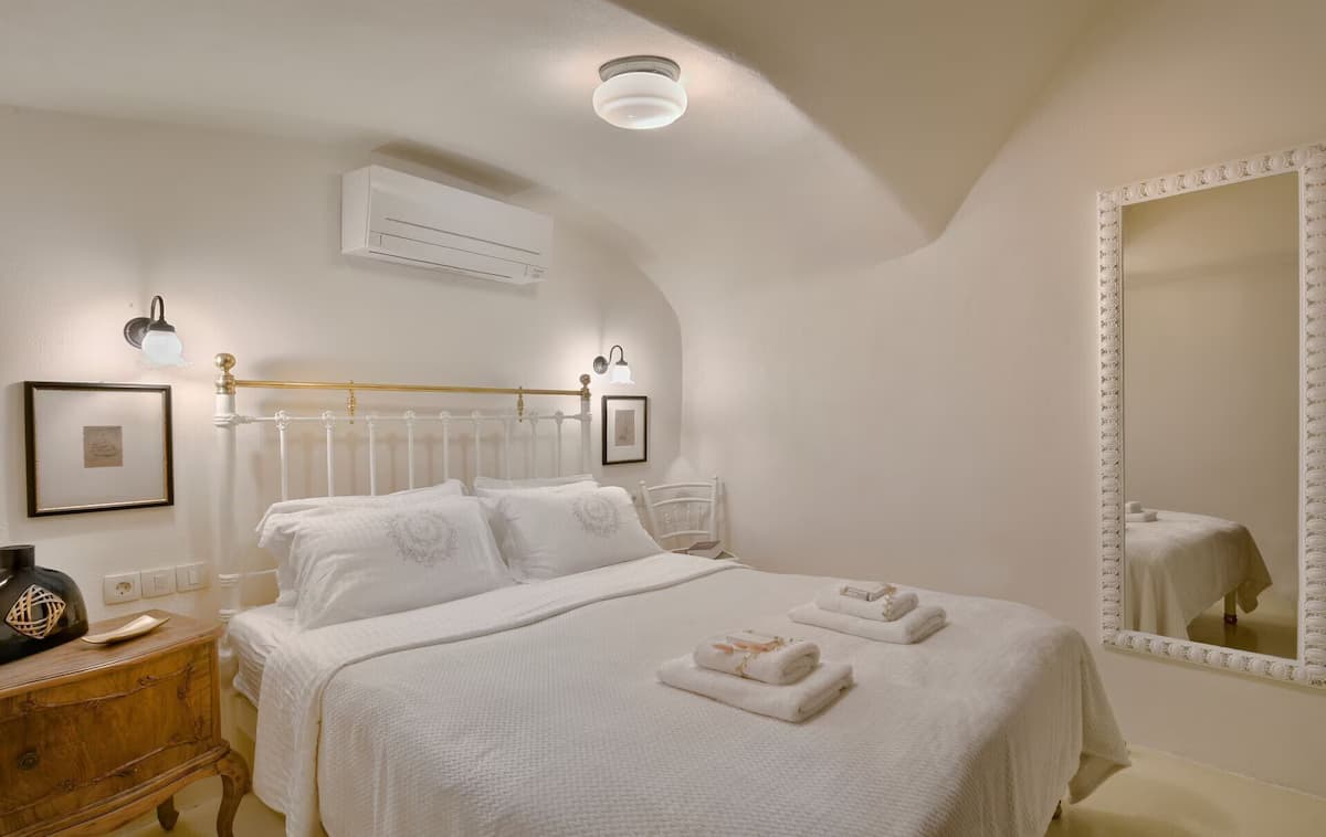 Atemberaubende Santorini Villa | Villa Archon | 2 Schlafzimmer | Atemberaubende Aussicht auf die Caldera | Oia - Schlafzimmer