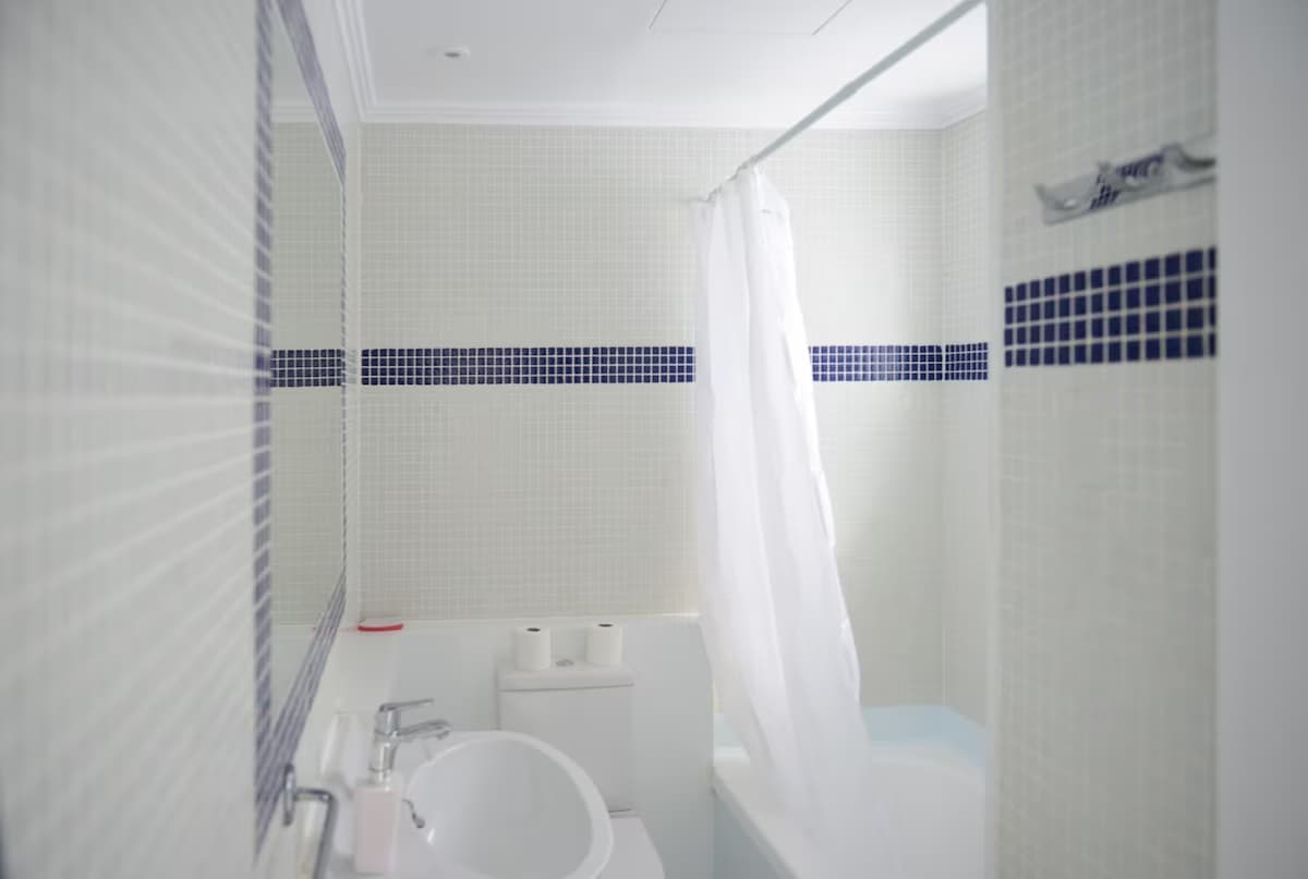 Ferienwohnung 'Apartamento Ciel Azul' mit Gemeinschaftspool, Balkon und WLAN - Badezimmer