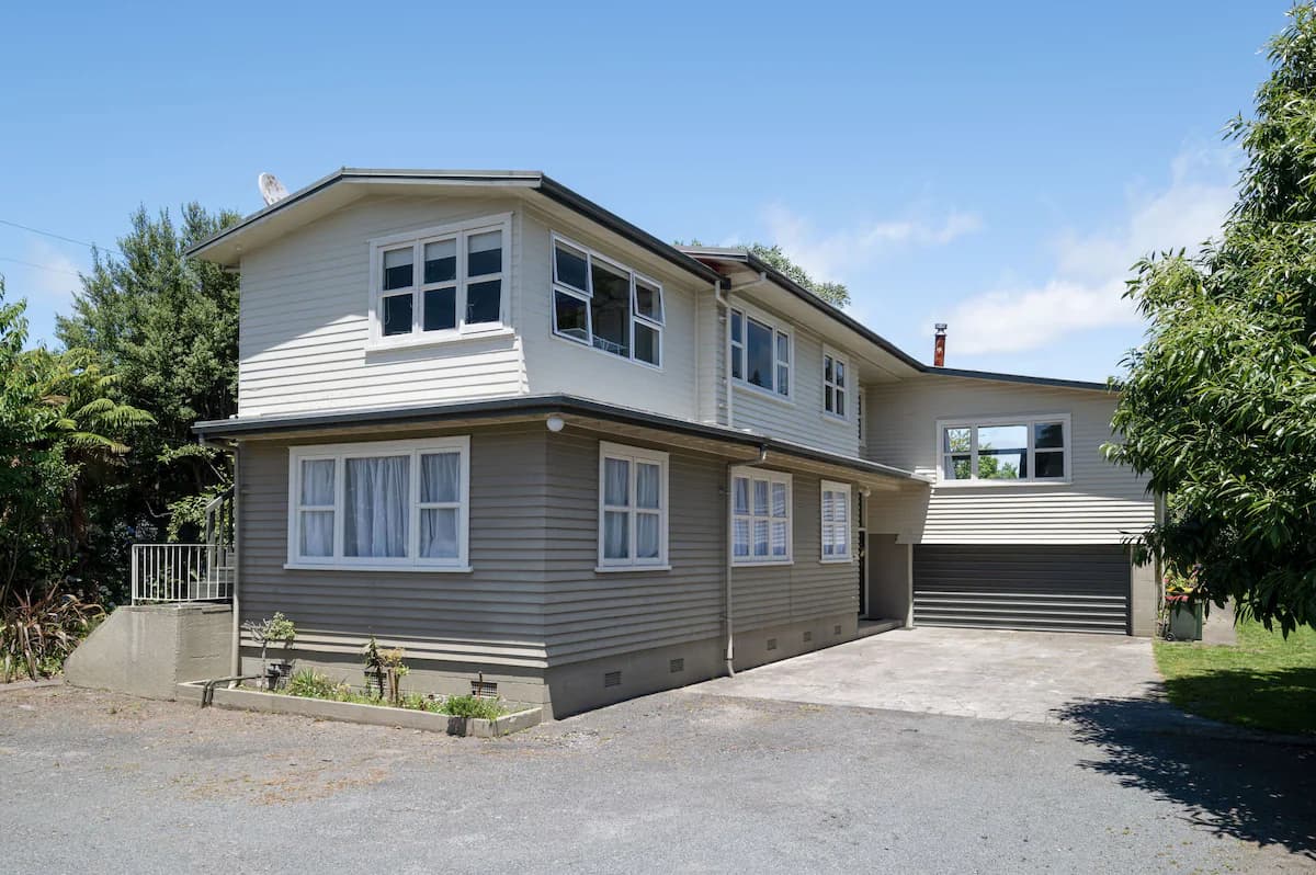 Gemütliches Haus mit Pool! 5 Minuten zum Stadtzentrum von Rotorua. - Außenbereich