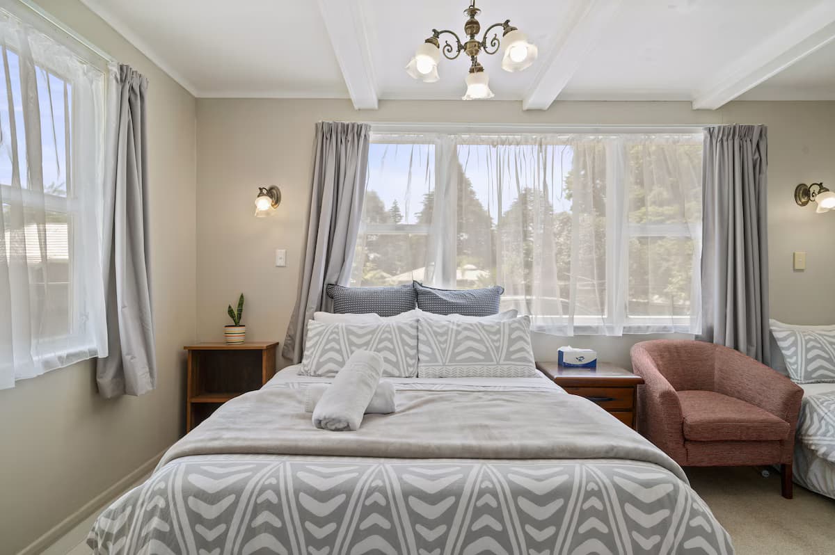 Gemütliches Haus mit Pool! 5 Minuten zum Stadtzentrum von Rotorua. - Schlafzimmer