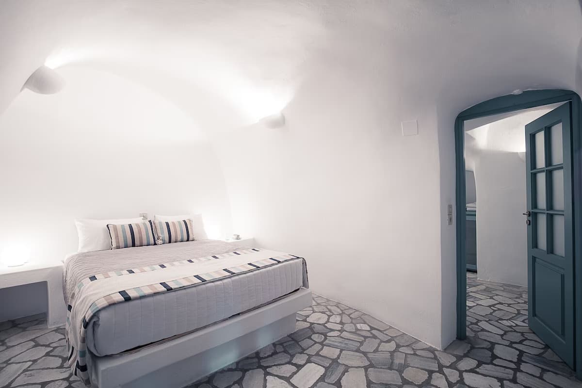 Fantastische Villa auf Santorin | Caldera Serene House | 3 Schlafzimmer | Privates Tauchbecken & atemberaubender Meerblick | Imerovigli - Schlafzimmer