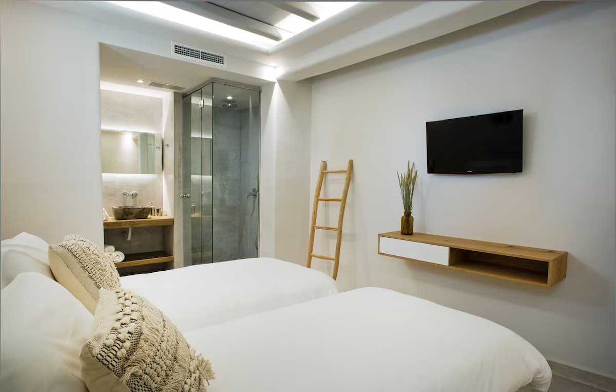 Luxury Mykonos Villa | Stunning Seaviews | 4 Bedrooms | Jacuzzi | Agia Sofia Villa - Schlafzimmer