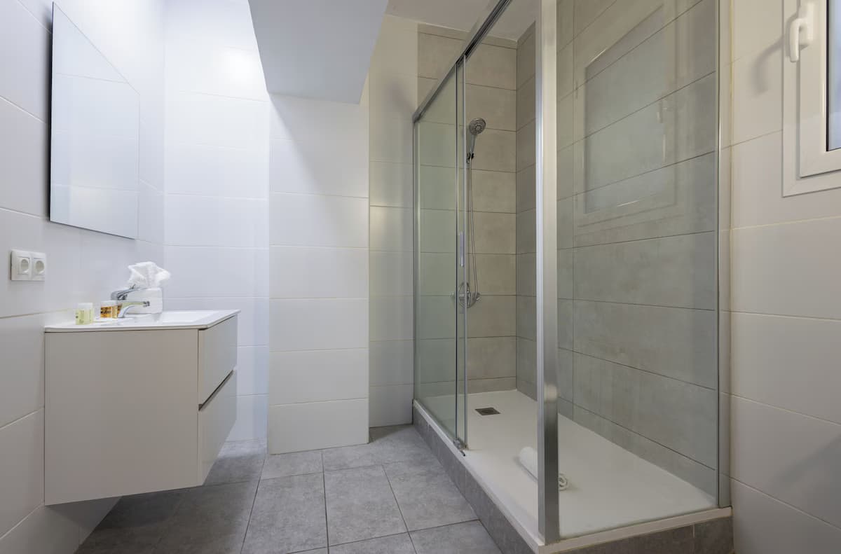 Familienapartment mit privater Terrasse in Barcelona - Badezimmer