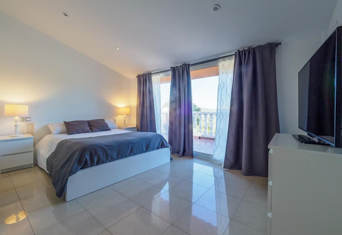 Haustierfreundliche Villa Mas Mestre mit Bergblick, Pool und WLAN - Schlafzimmer