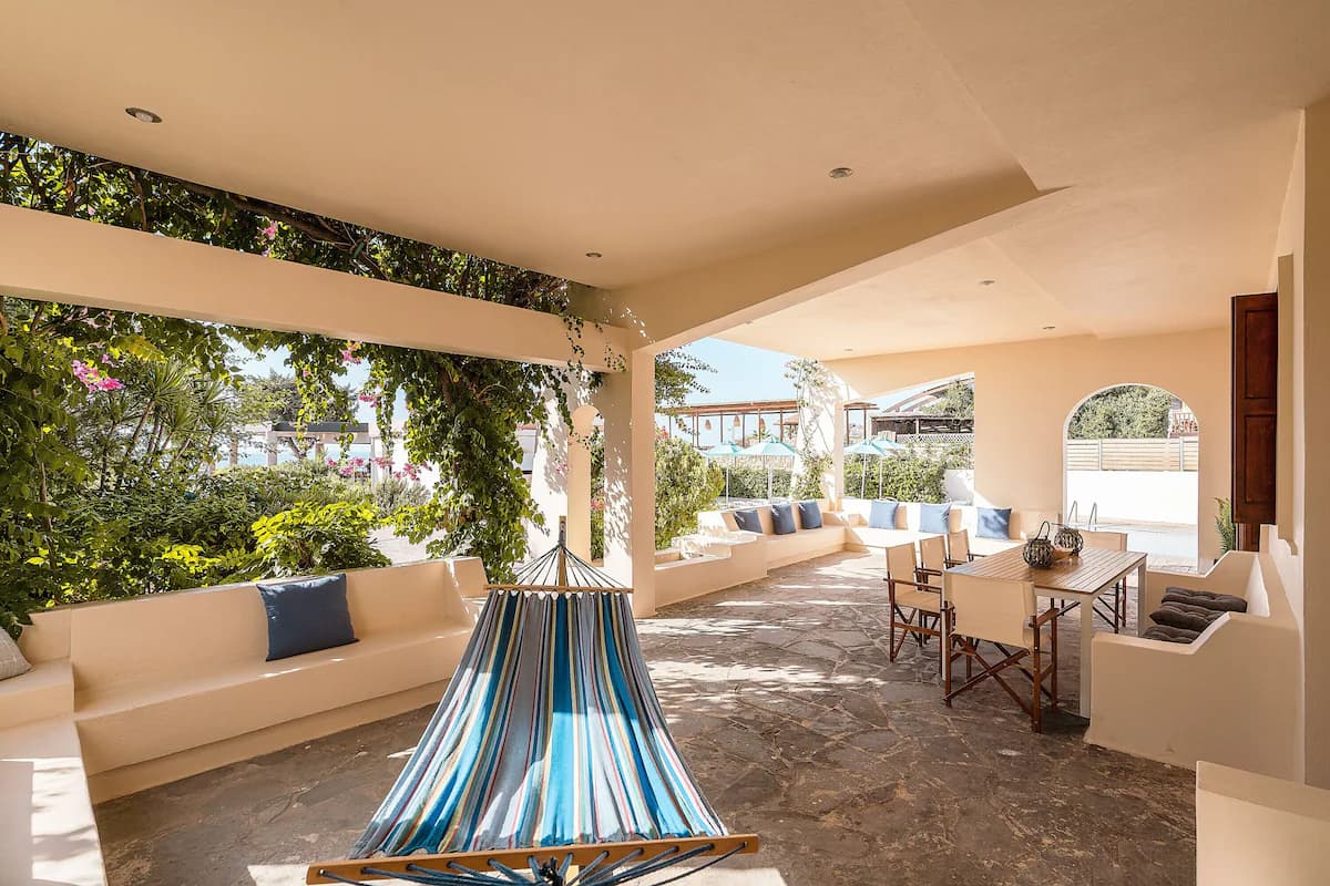 Ferienwohnung in einem Hotel 'Amaryllis Fully Equipped Beach Front House' mit Gemeinschaftspool - Außenbereich
