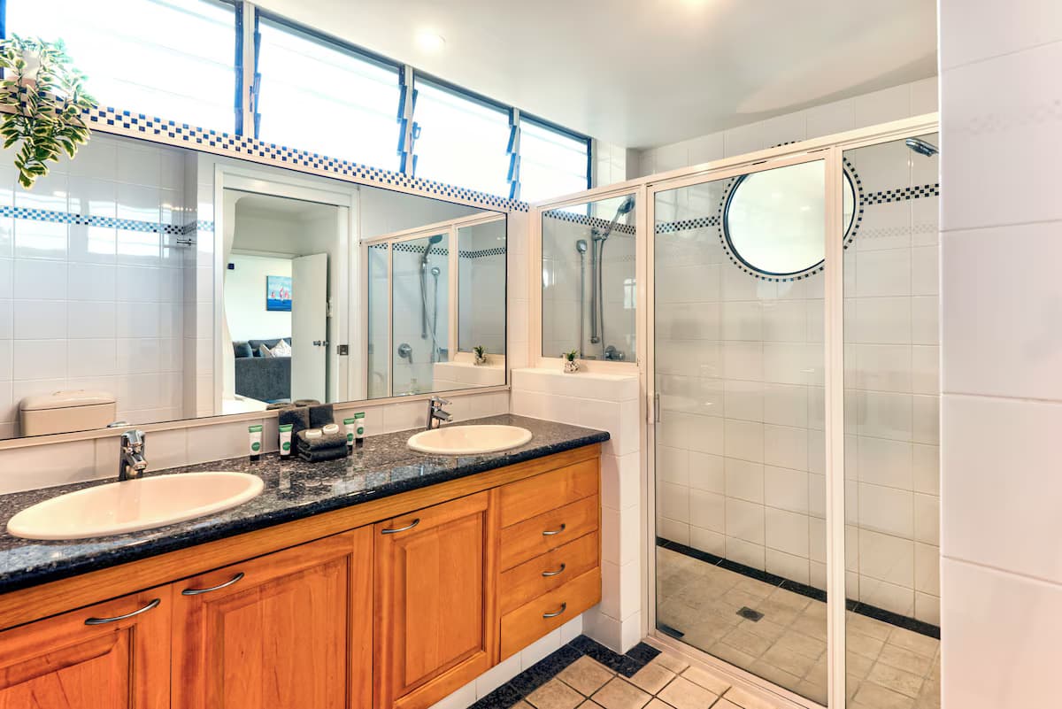 Frangipani 201 - Hamilton Island - Badezimmer