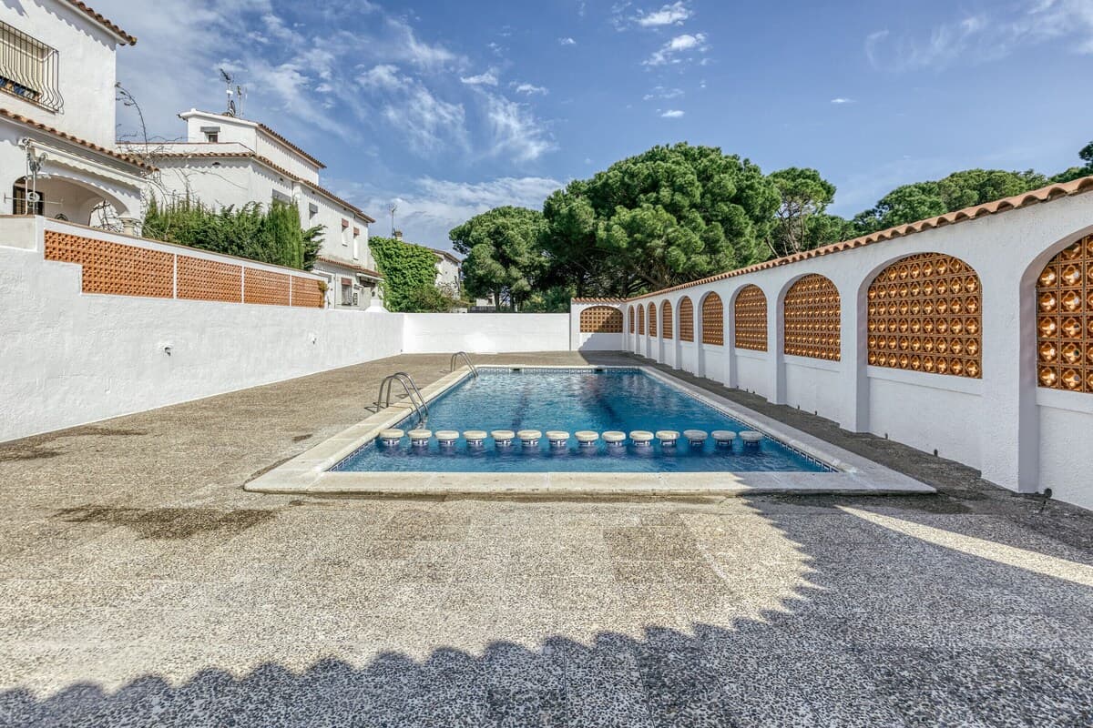 Ferienhaus "Villa Montgó Parc con Piscina" mit Garten, Terrasse und Gemeinschaftspool - Außenbereich