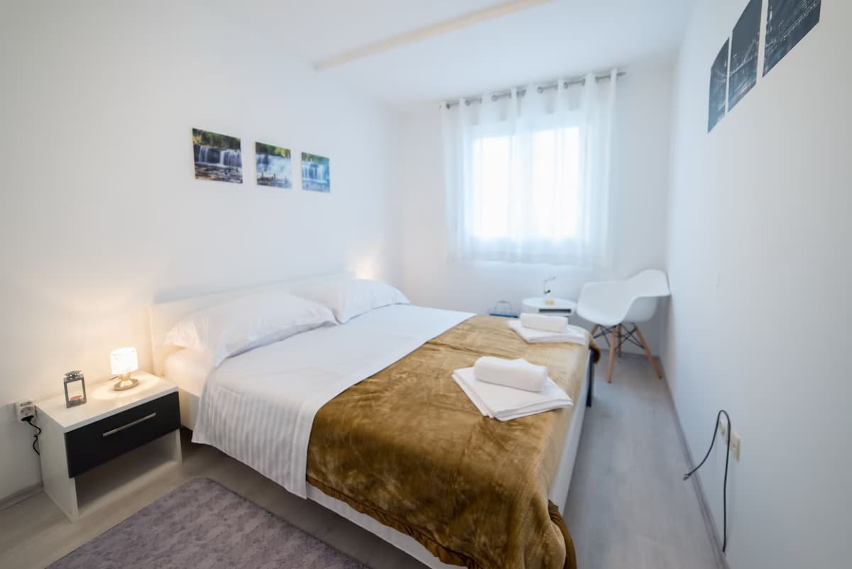 Apartment in einer ruhigen Gegend, aber sehr nahe an der Altstadt. - Schlafzimmer