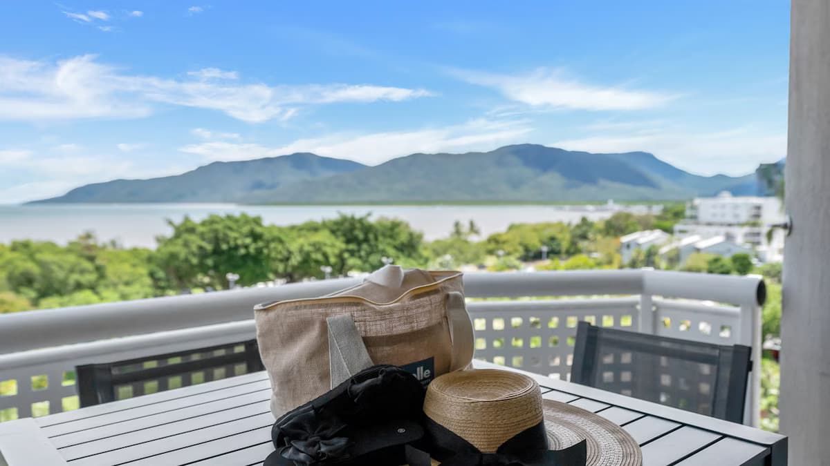 Belle Escapes 73 Rydges Plaza Esplanade mit Meer- und Stadtblick - Außenbereich