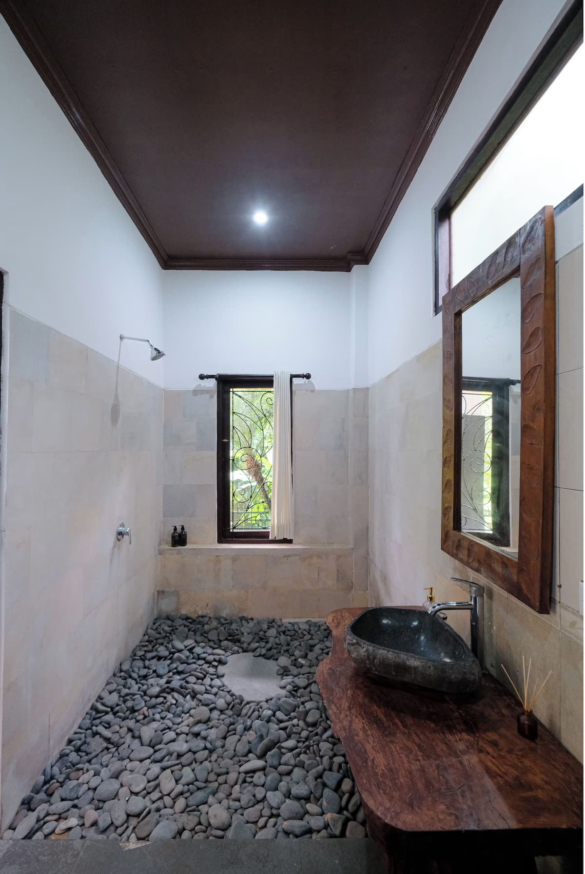 Wegy House-3-Bett-Zimmer im Zentrum von Ubud Whit Private Pool in den Dschungel - Badezimmer