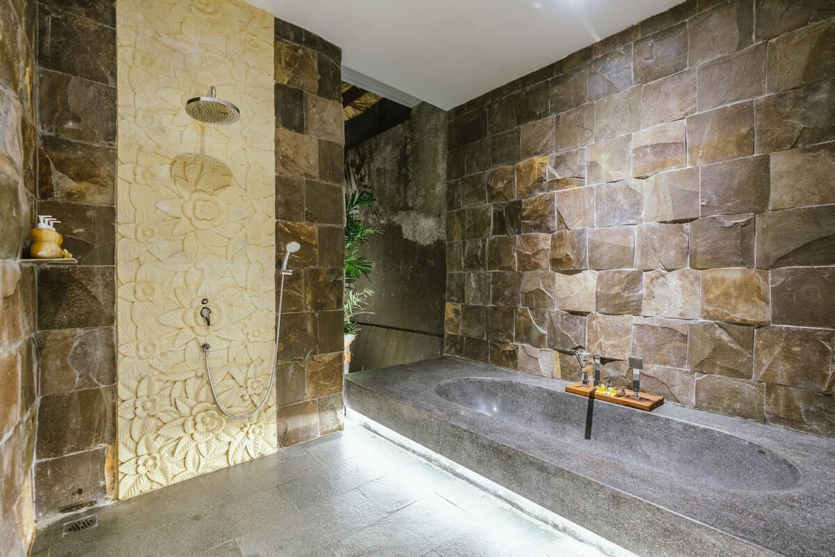 Brandneue luxuriöse 3-Bett-Zimmer-Villa Ethnic Ubud #4 - Badezimmer