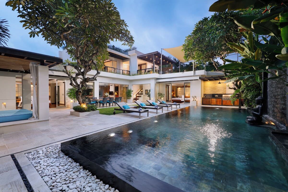 Luxuriöse Villa mit drei Schlafzimmern in der Nähe des Strandes Jimbaran - Außenbereich