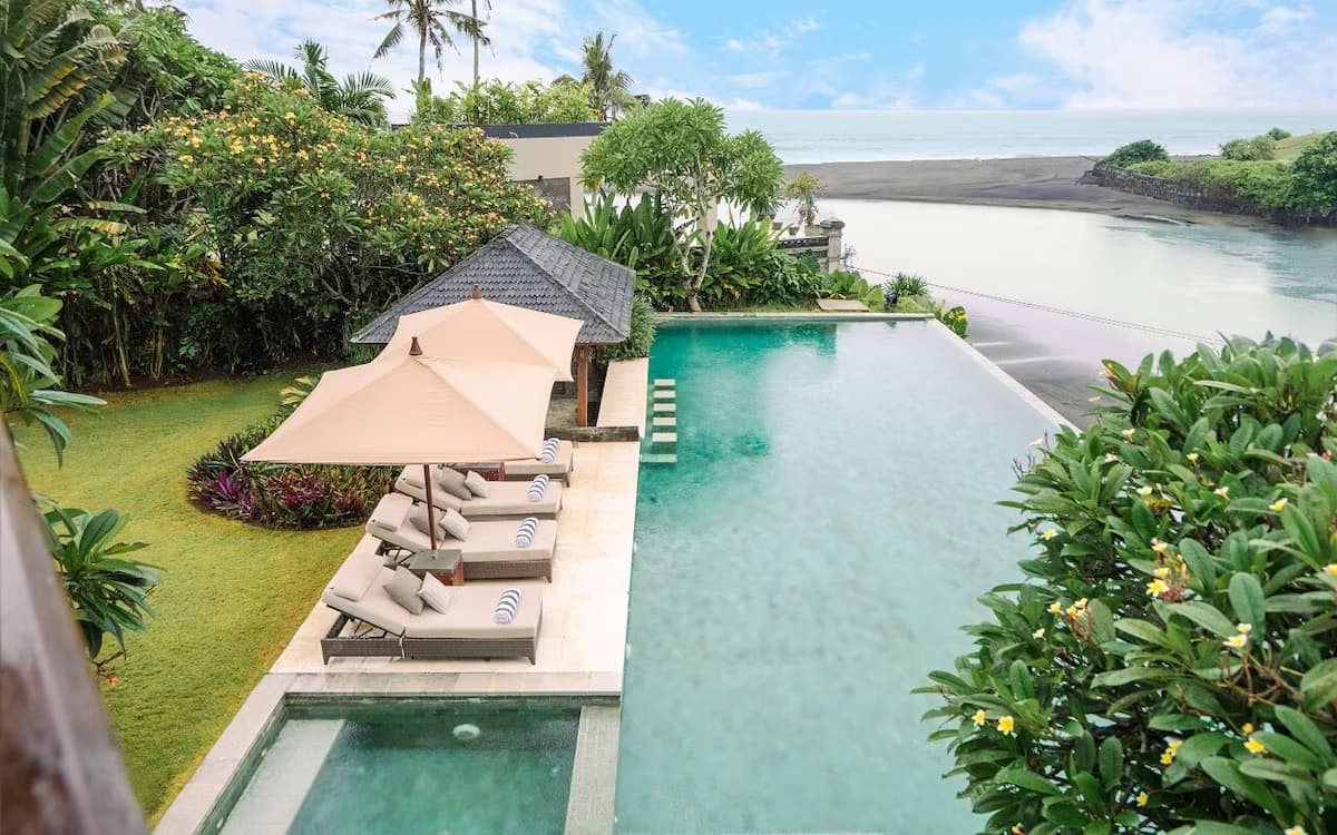 4-Bett-Zimmer-Villa am Strand in Cemagi mit Meerblick - Pool