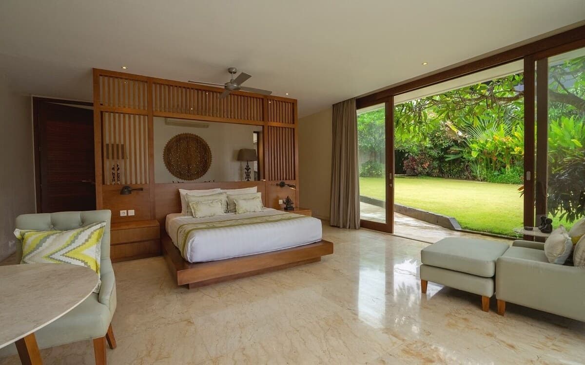 4-Bett-Zimmer-Villa am Strand in Cemagi mit Meerblick - Schlafzimmer