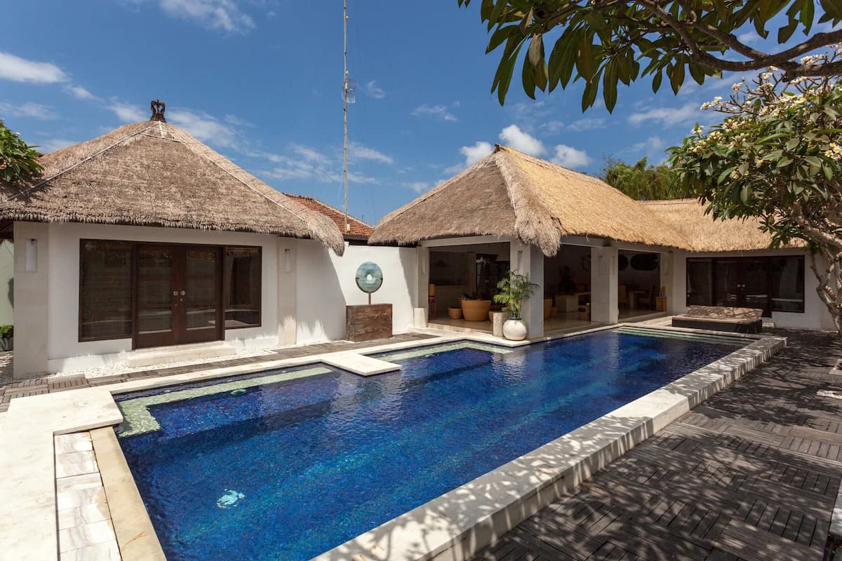 Luxuriöser 5-Schlafzimmer-Hafen im Zentrum von Seminyak - Pool