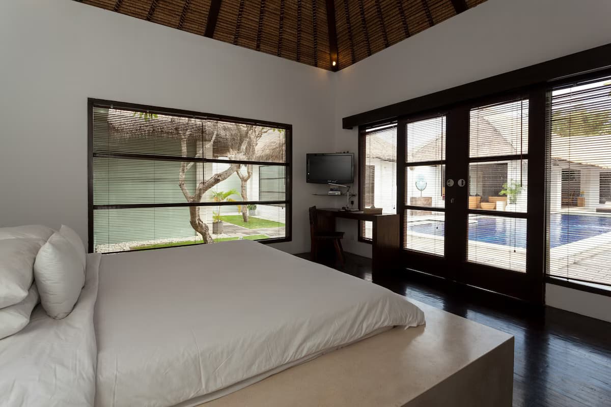 Luxuriöser 5-Schlafzimmer-Hafen im Zentrum von Seminyak - Schlafzimmer