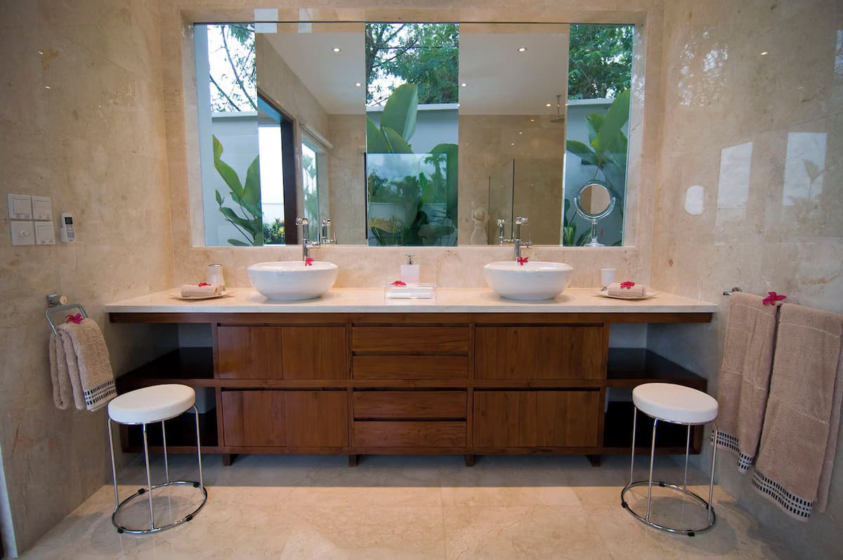 5 Schlafzimmer elegante Luxusvilla in Canggu - Badezimmer