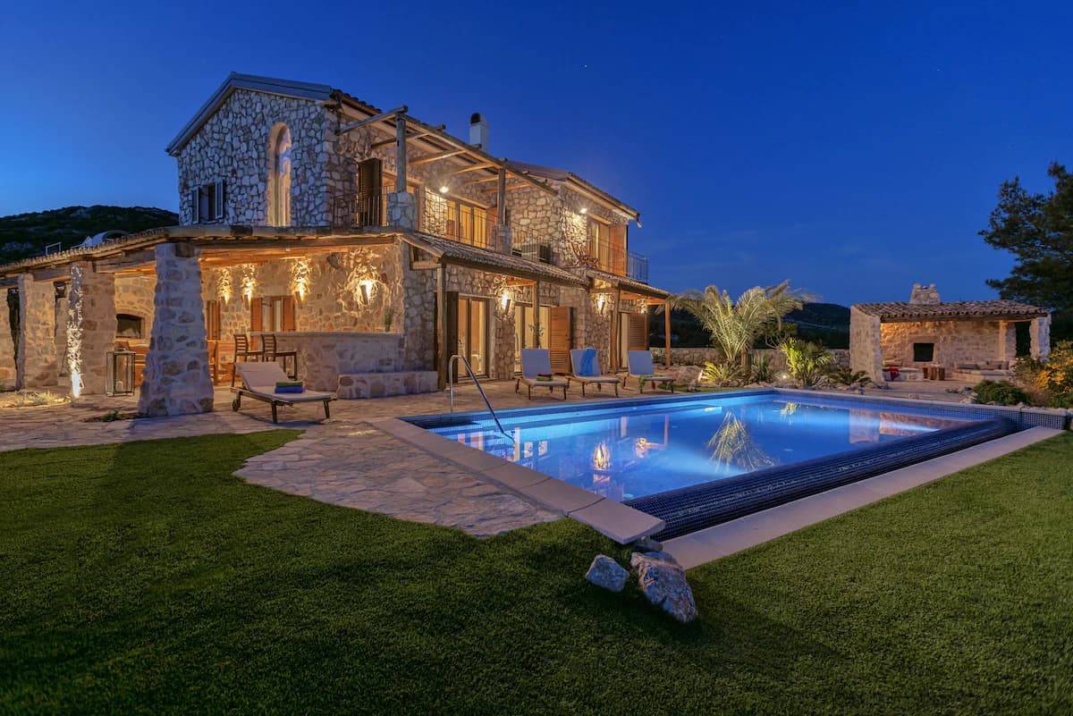 Luxus-Infinity-Pool-Villa Pelagos in der Stadt Hvar - Außenbereich