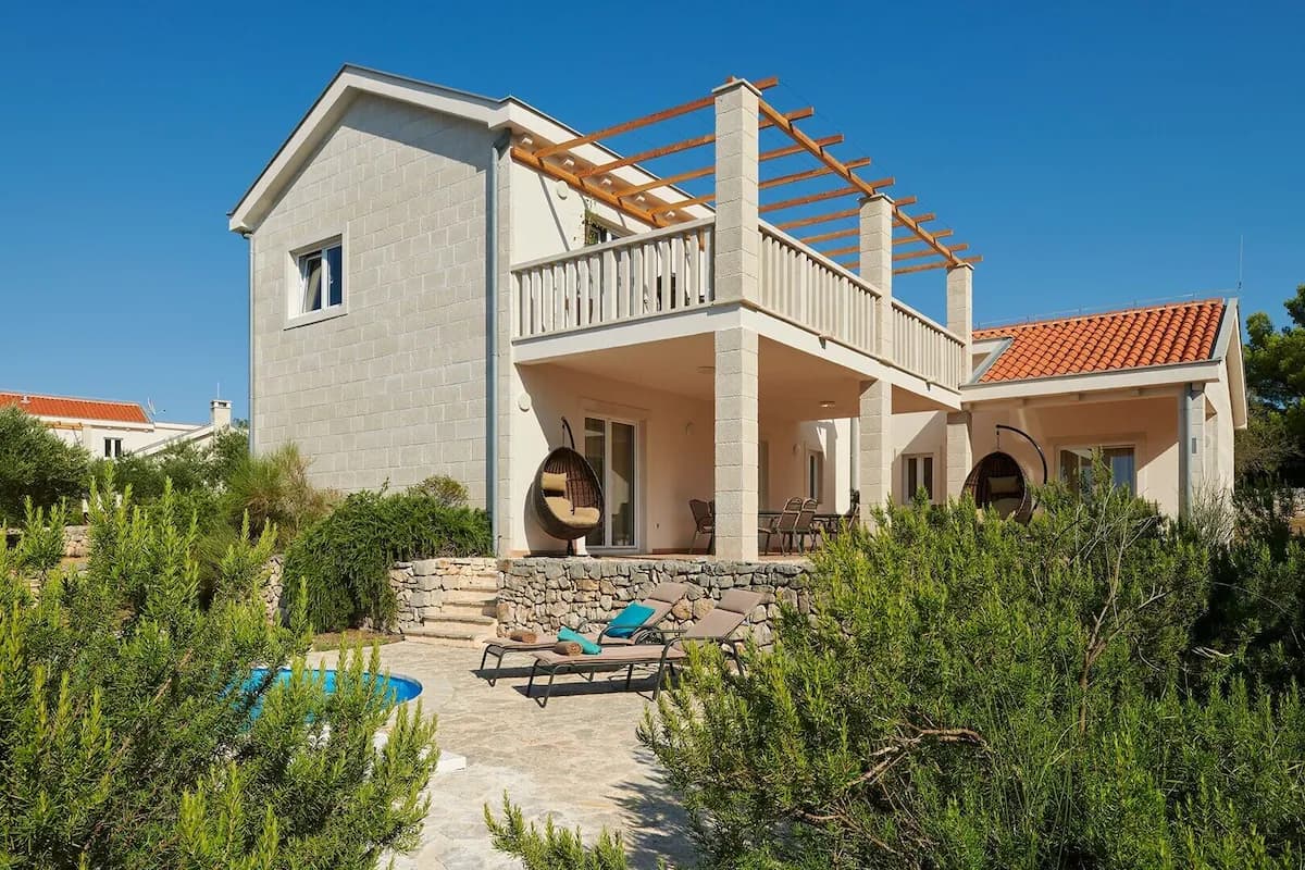 Moderne Vier-Schlafzimmer-Villa mit eigenem Pool und schönen Meerblick - Außenbereich