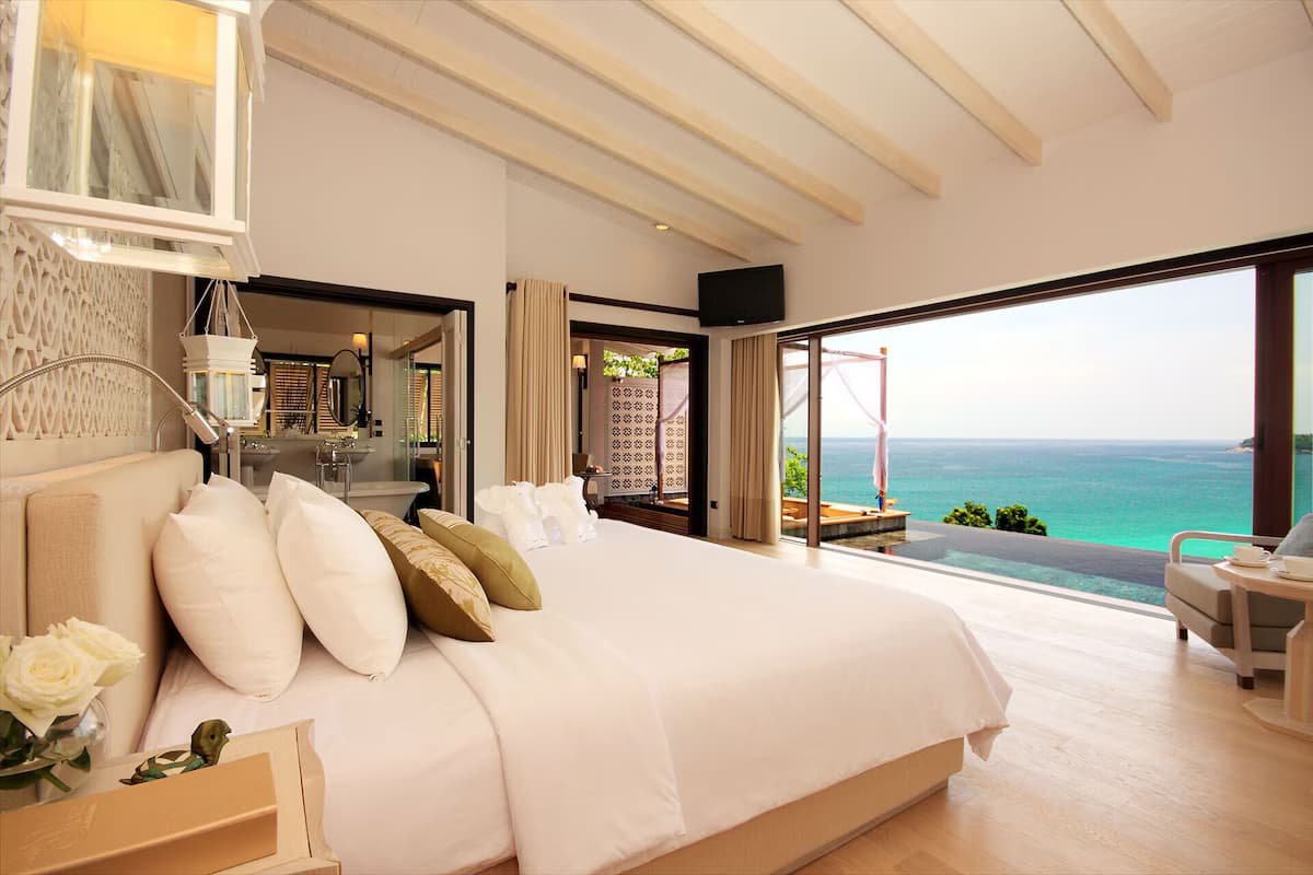 Villa mit Infinity-Pool und 1 Schlafzimmer am Strand in Kata - Schlafzimmer