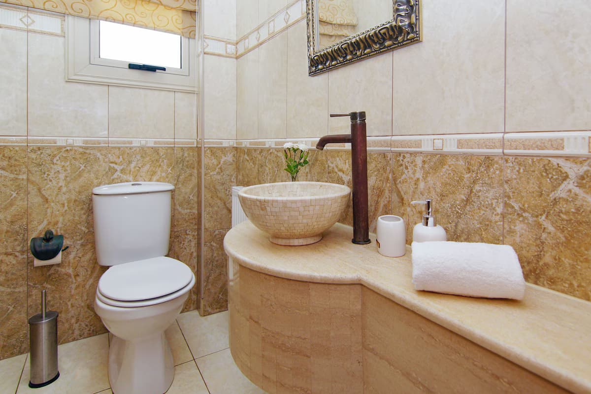 HARMONY VILLA - 6BETT mit großem privatem Pool in den Ayia Napa Hills - Badezimmer
