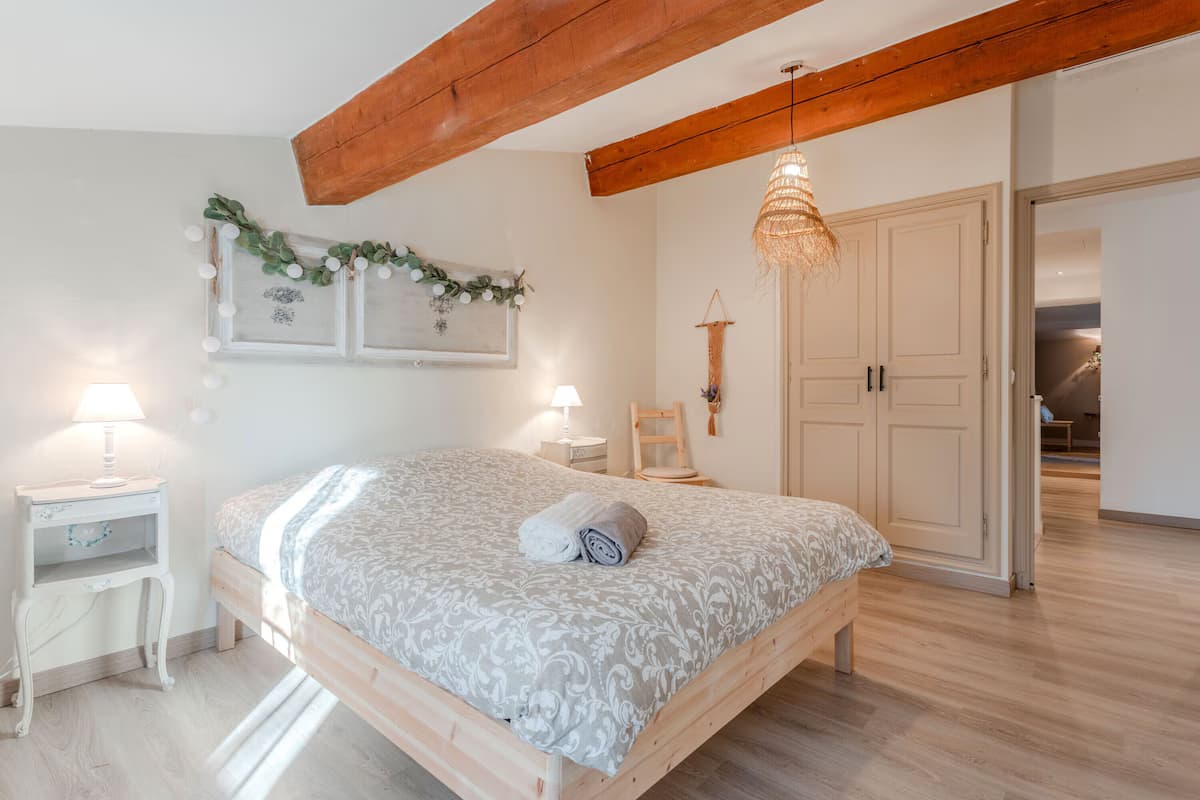 Finca 'Sainte Maxime Var' mit Privatterrasse, Wi-Fi und Klimaanlage - Schlafzimmer