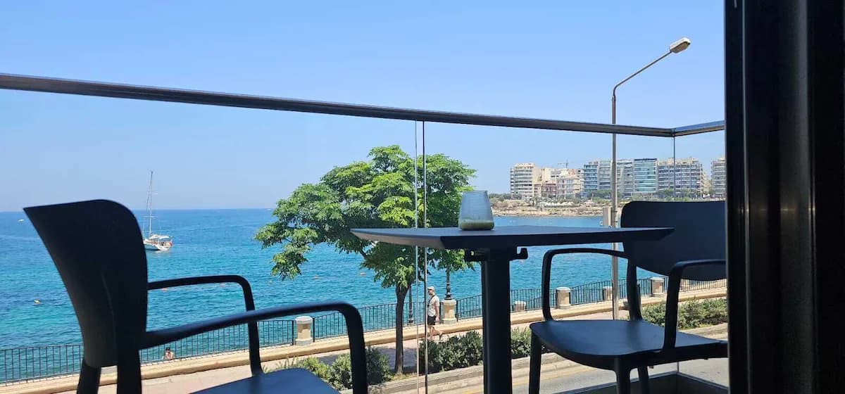 Modernes Apartment mit Meerblick in St. Julian's Beach - Außenbereich