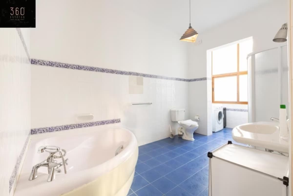 Geräumige Villa mit privatem Pool und Grill in St'Pauls von 360 Estates - Badezimmer