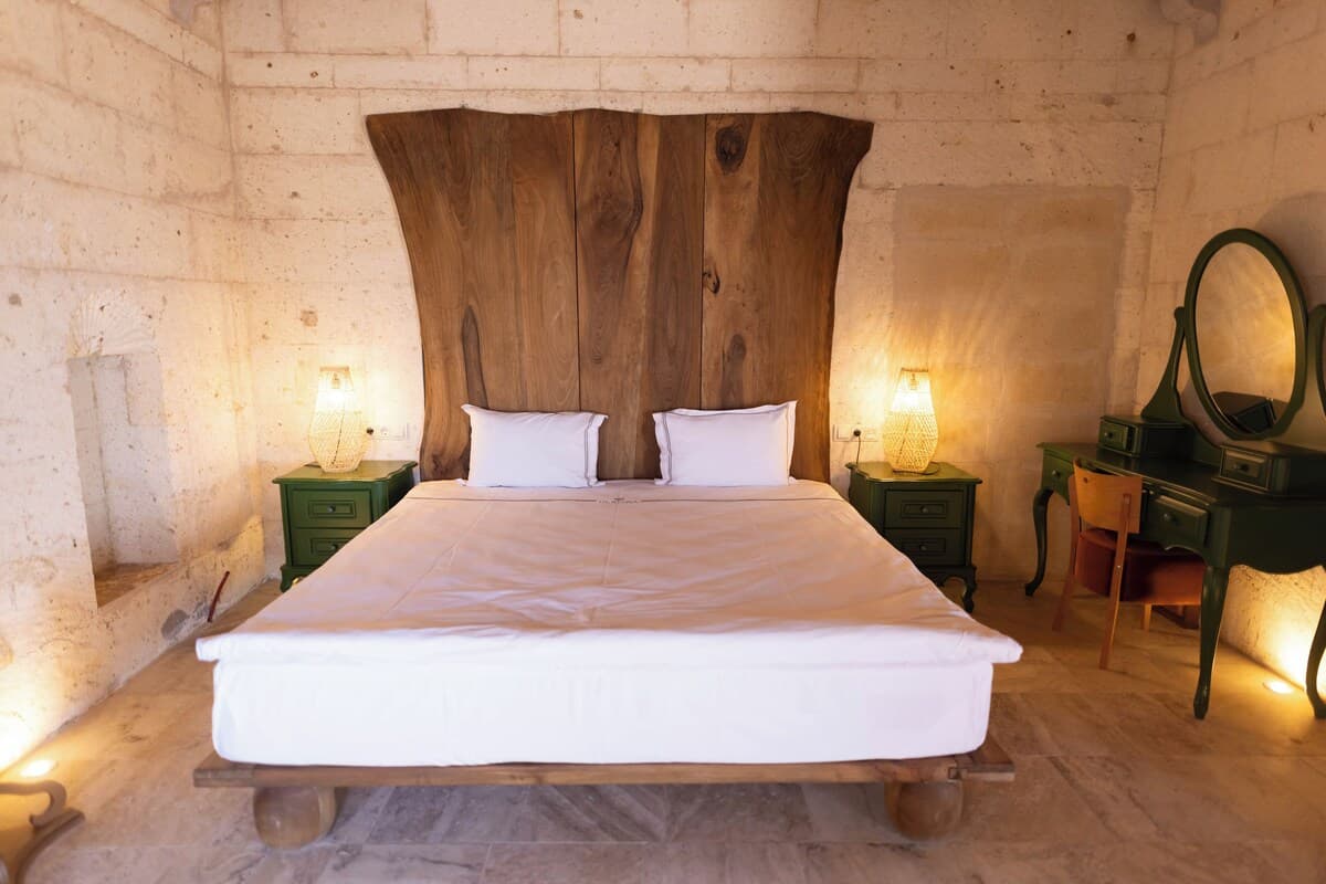 The Skyfall Jacuzzi Suite with Balloon View and Terrace 302 - Schlafzimmer