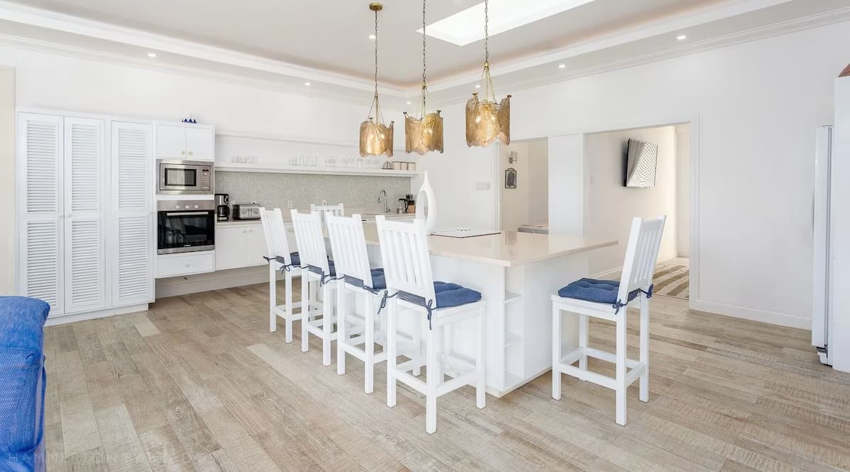Eine tolle, moderne Villa mit privatem Pool und Dachterrasse - Küche