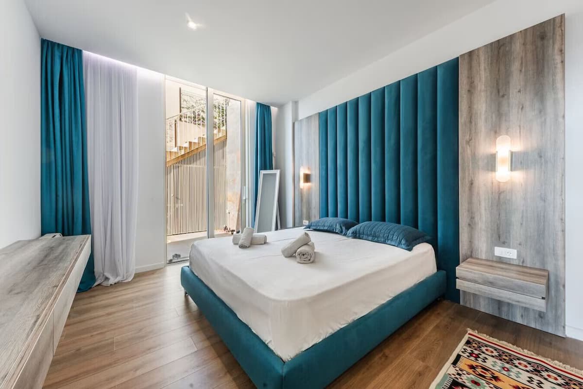 Golden Glow Villa | Green Coast - Schlafzimmer
