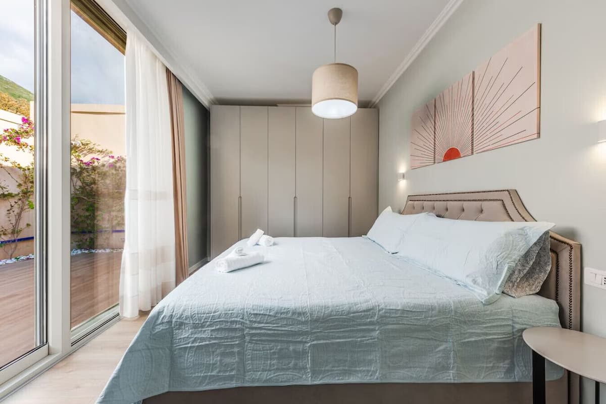 Sunny Coastal Getaway | Green Coast - Schlafzimmer